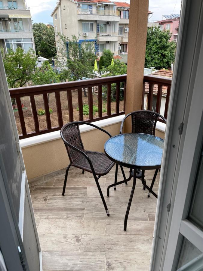 Family Hotel Malibu 체르노모레츠 외부 사진