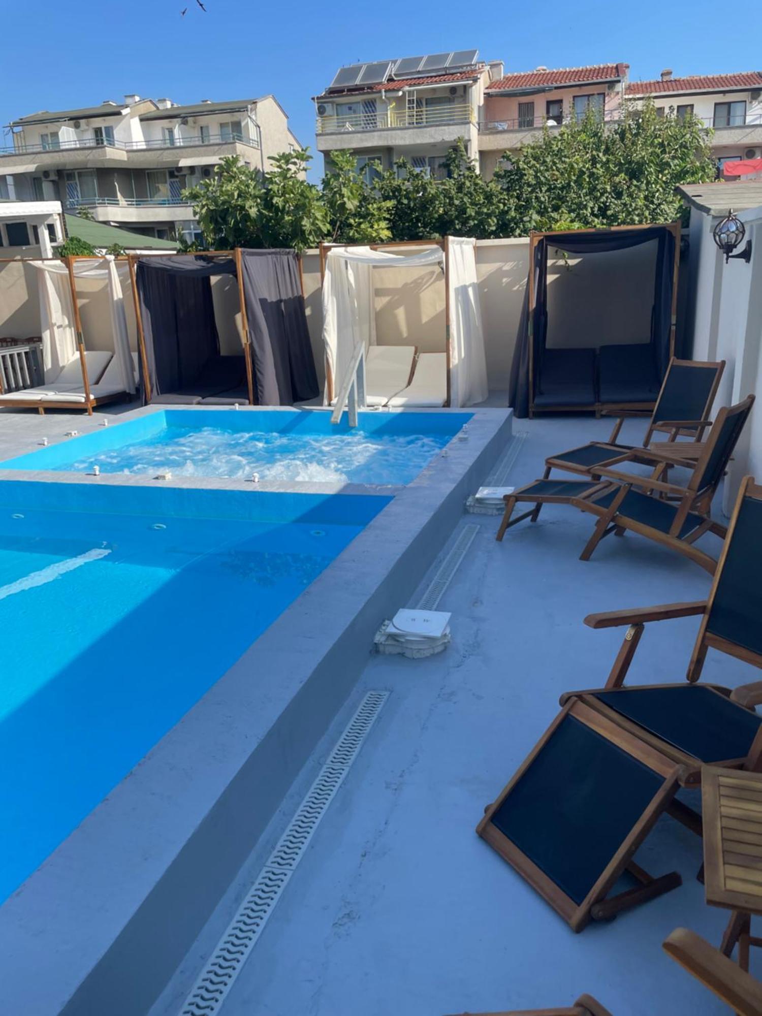 Family Hotel Malibu 체르노모레츠 외부 사진