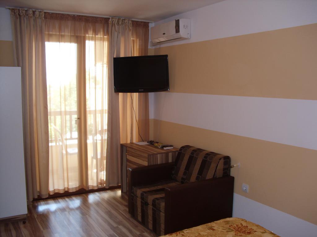 Family Hotel Malibu 체르노모레츠 외부 사진