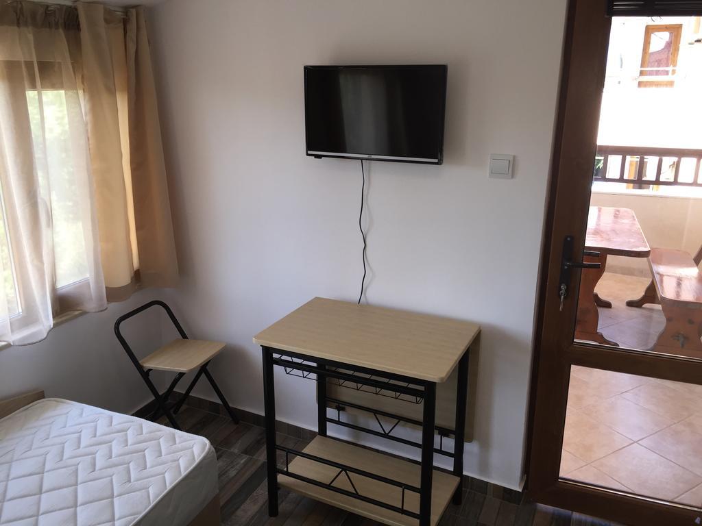 Family Hotel Malibu 체르노모레츠 외부 사진